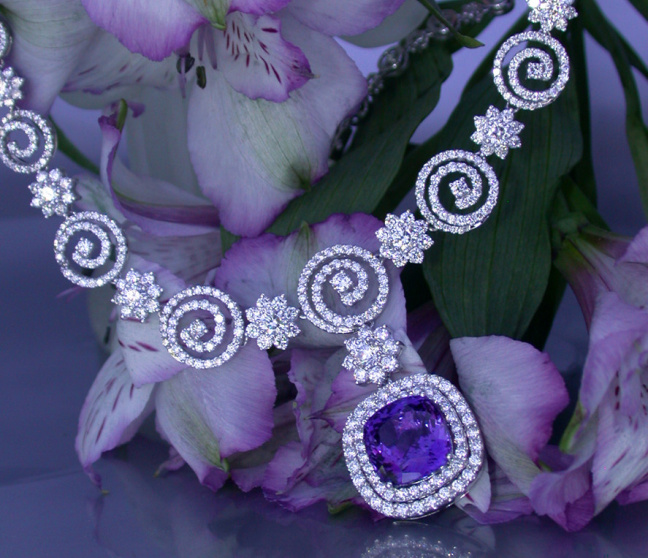 AAA Tansanit Collier mit Brillanten in Weißgold 750