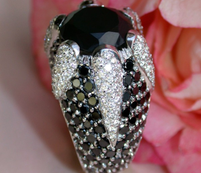 Opulenter Onyx Ring mit schwarzen & weißen Diamanten