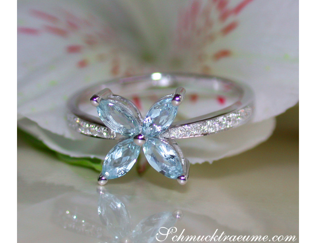 Delicate Aquamarin Blossom Style Ring with Diamonds