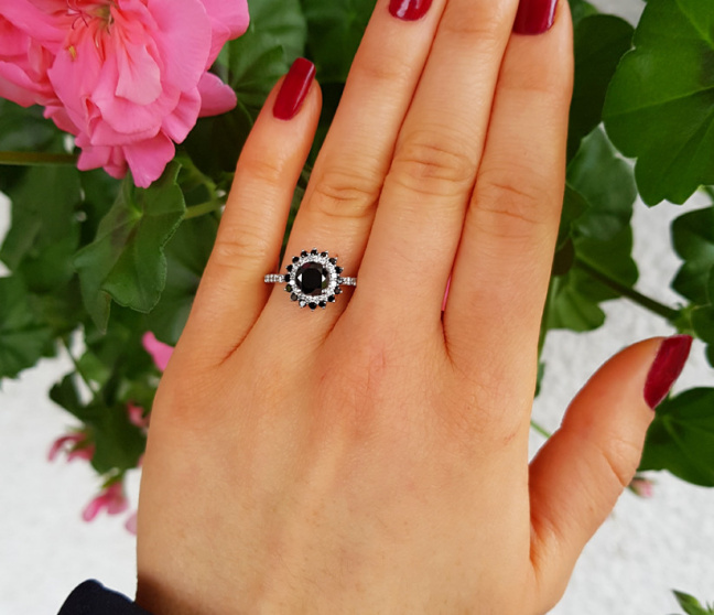 Schwarzer Diamant Solitär Ring / Verlobungsring in Weißgold 585