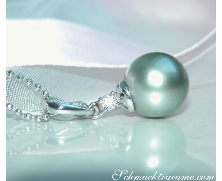 Subtle Tahitian Pearl Pendant with Diamond