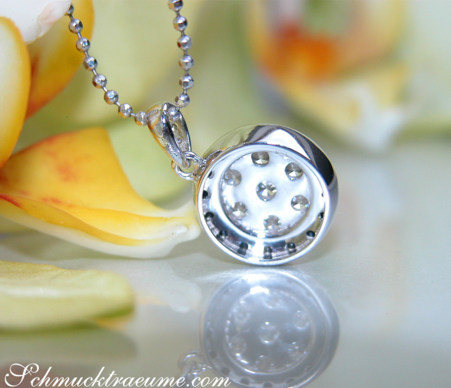 Anhänger mit schwarzen & weißen Diamanten in Weißgold 585