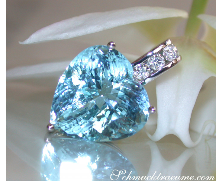 Impressive Aquamarine Heart Pendant with Diamonds