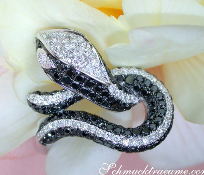 Schlangen Ring mit schwarzen Diamanten