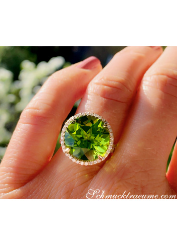 Fantastic Peridot Ring with Diamonds