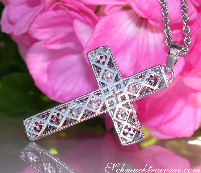Kreuz Anhänger mit Rubinen