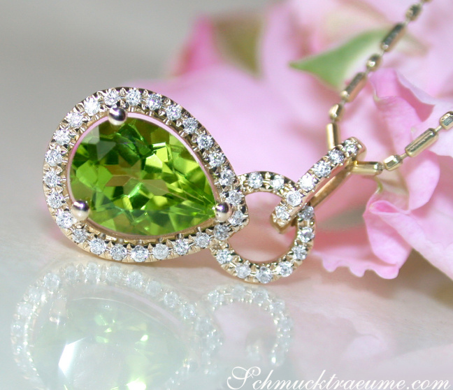 Peridot Anhänger mit Diamanten Gelbgold