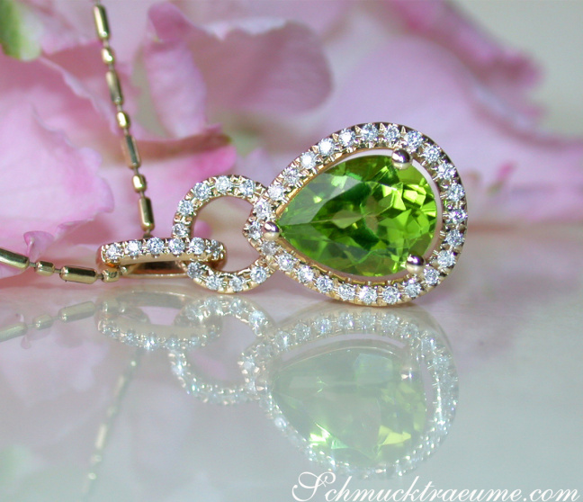 Peridot Anhänger mit Diamanten Gelbgold