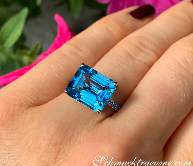 Blautopas Ring mit Saphiren