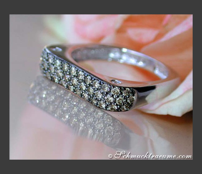 Eckiger Ring mit braunen Diamanten