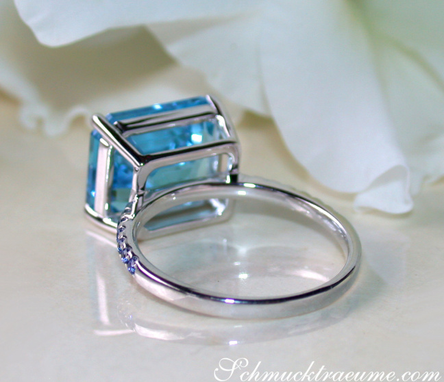 Blautopas Ring mit Saphiren