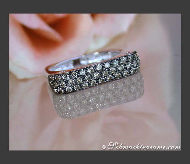 Eckiger Ring mit braunen Diamanten
