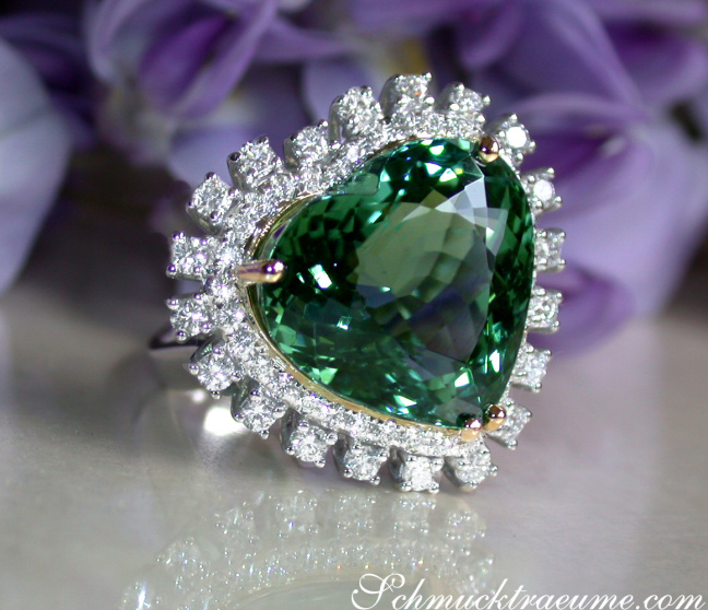 Grüner Turmalin Ring mit Brillanten