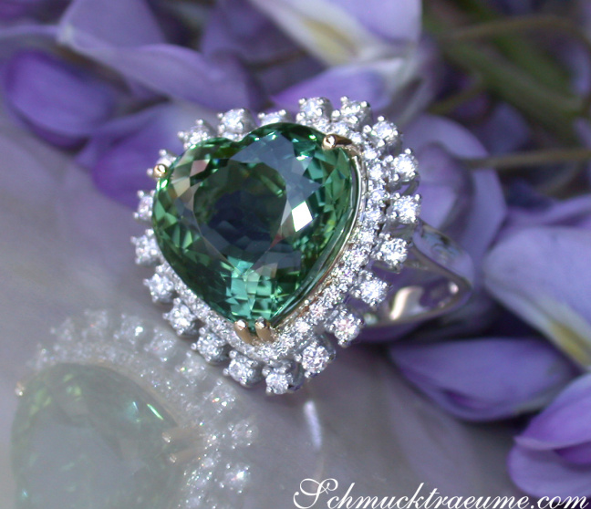 Grüner Turmalin Ring mit Brillanten