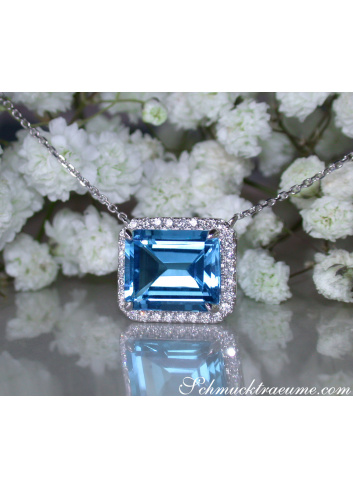 Magnificent Blue Topaz Necklace with Diamonds