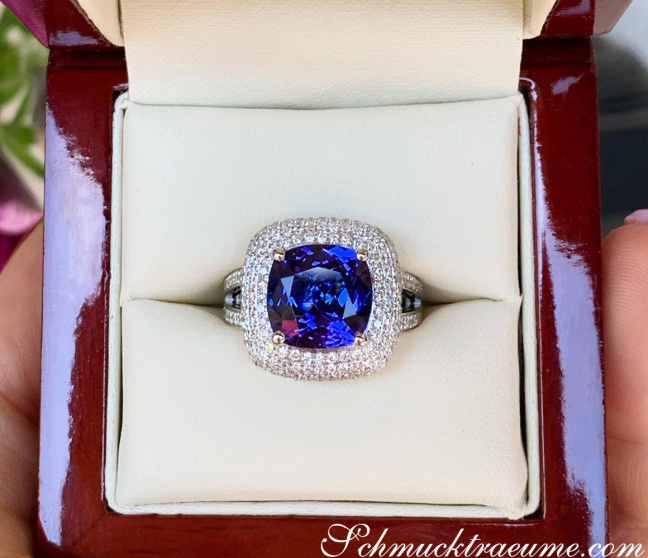 AAA Tansanit Ring mit Diamanten