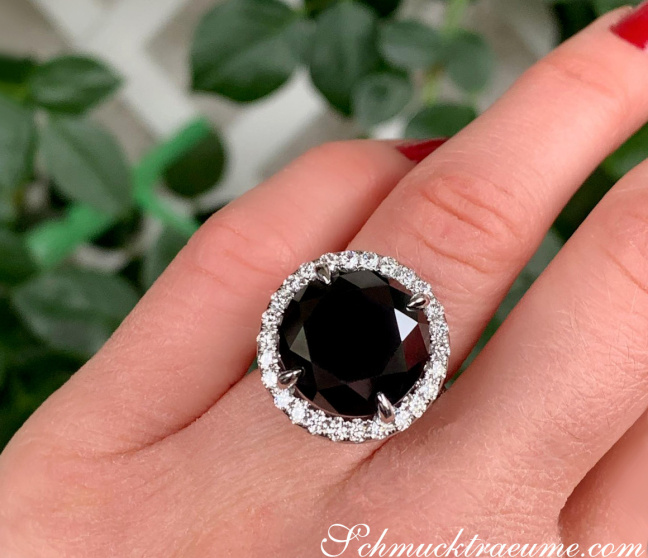 Schwarzer Diamant Solitär Ring mit Brillanten