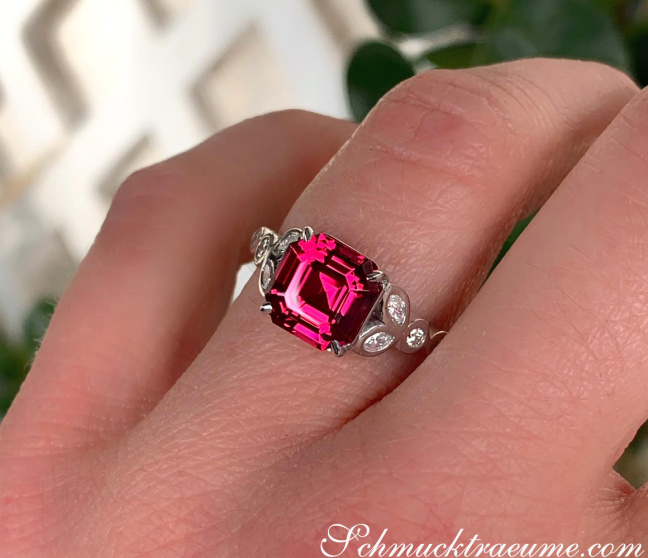 Rhodolith Ring mit Diamanten