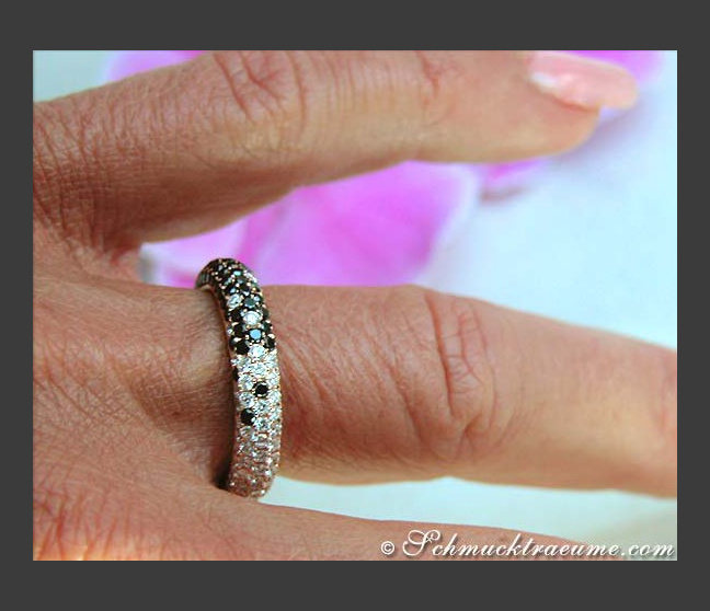 Memory Ring mit schwarzen Diamanten
