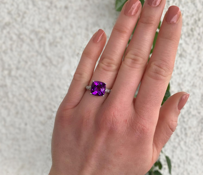 Amethyst Ring mit Diamanten