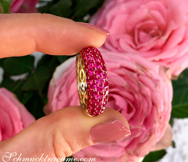 Prachtvolle Farbbrillanz: Edler Rubin Pavé Ring in Gelbgold 585