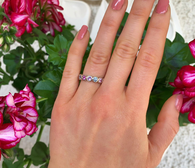 Saphir Memory Ring in zarten Pastelltönen