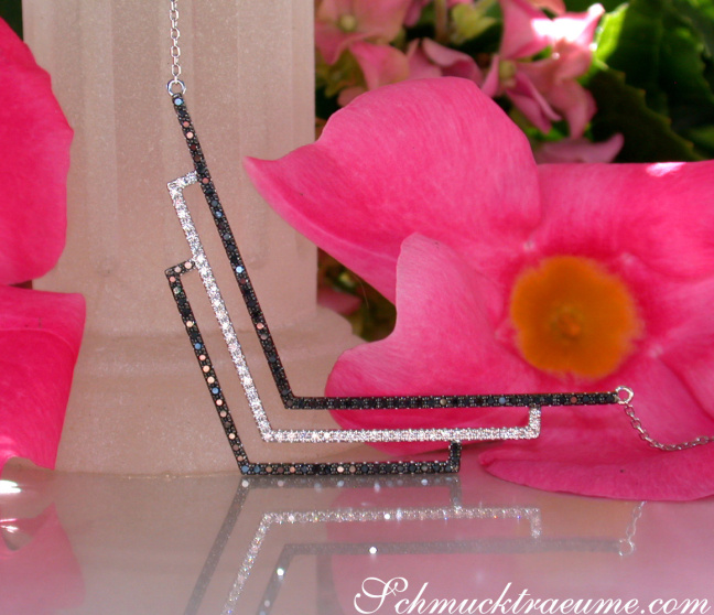 Halskette mit schwarzen und weißen Diamanten
