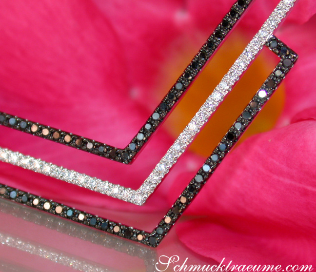 Halskette mit schwarzen und weißen Diamanten