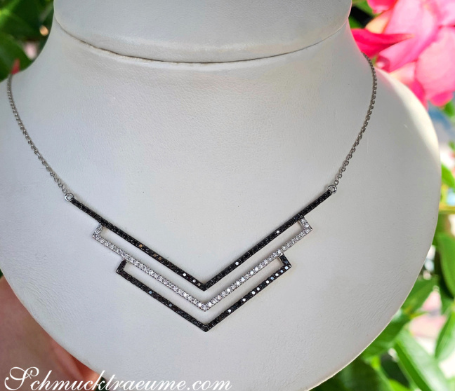 Halskette mit schwarzen und weißen Diamanten