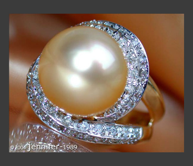 Goldene Südseeperle Ring mit Brillanten