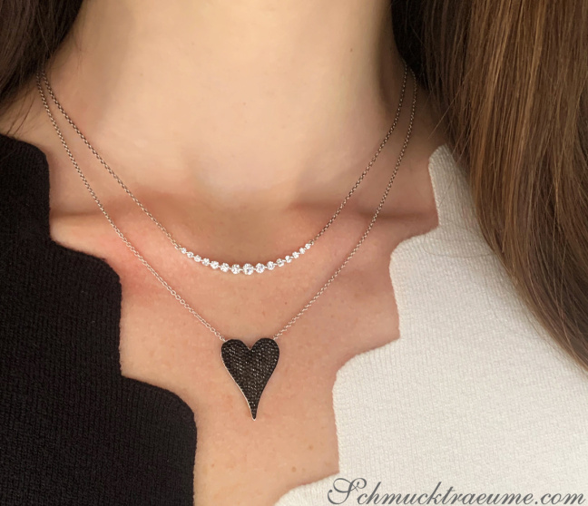 Extravagante schwarze Diamanten Herz Halskette