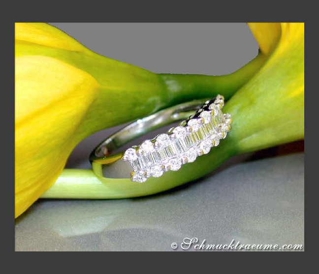 Edler Diamantring mit Baguette Diamanten in Weißgold 750