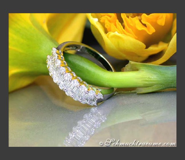 Edler Diamantring mit Baguette Diamanten in Weißgold 750