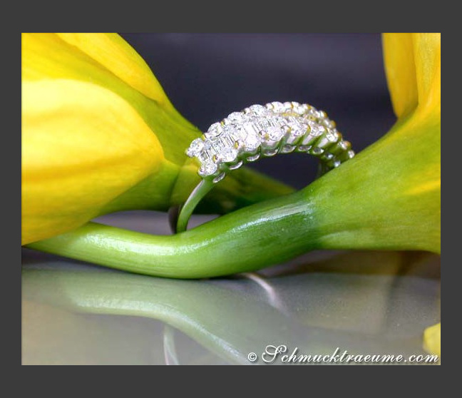 Edler Diamantring mit Baguette Diamanten in Weißgold 750
