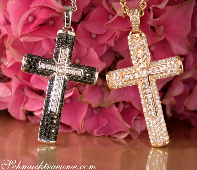 Auffallend edler Brillanten Kreuz in Kreuz Anhänger in Gelbgold 585
