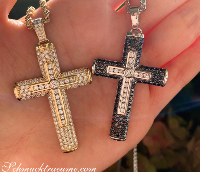 Auffallend edler Brillanten Kreuz in Kreuz Anhänger in Gelbgold 585