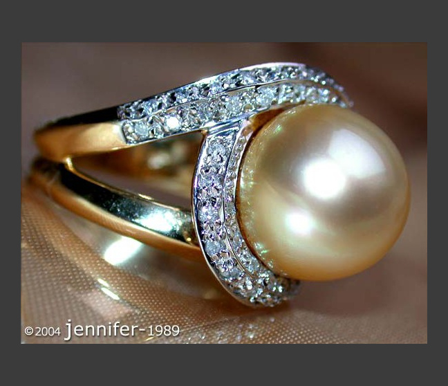 Goldene Südseeperle Ring mit Brillanten