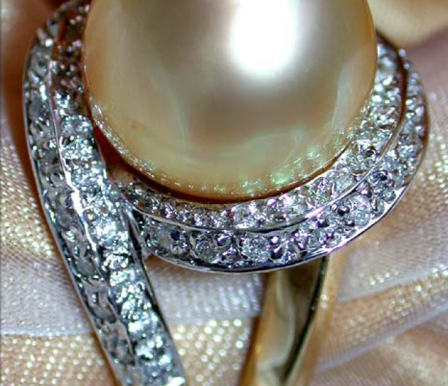 Goldene Südseeperle Ring mit Brillanten