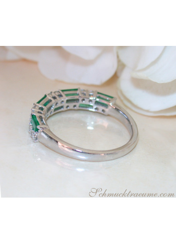 Band Ring mit Smaragd und Brillanten