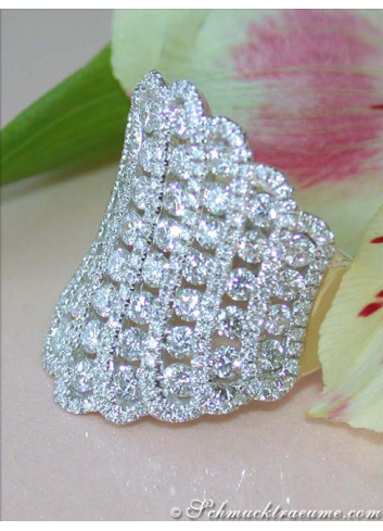 Prestigeous & Extra wide Diamond Ring