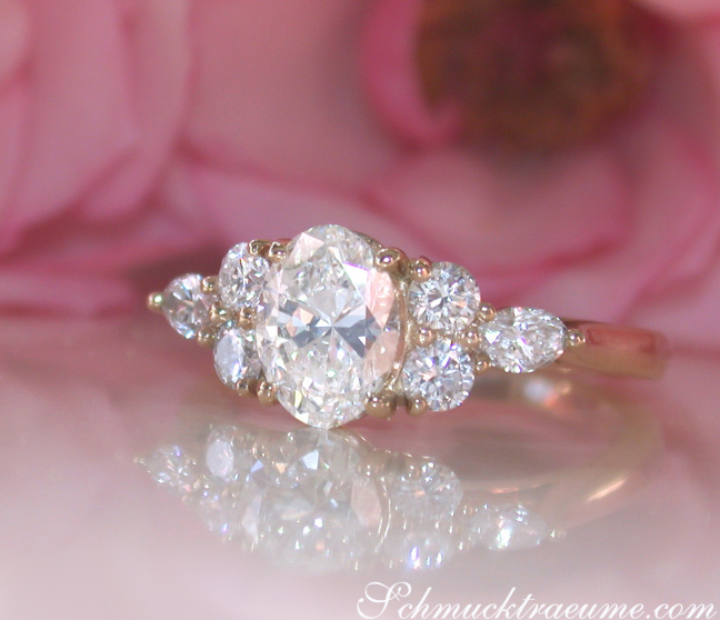 Diamant Solitär Ring im Ovalschliff