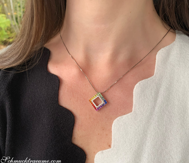 Regenbogen Saphir Anhänger mit Brillanten