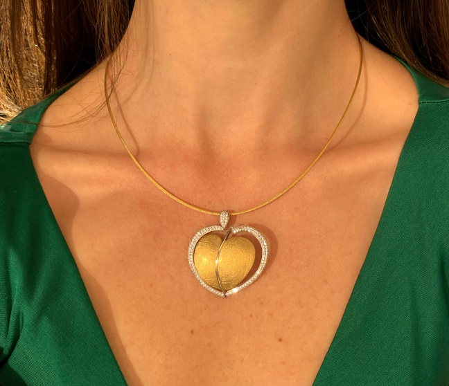 Prachtvolles Herz Collier mit Brillanten „Golden Sparkle“