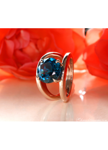 Auffallender Blautopas Ring „Blue Minimalism“