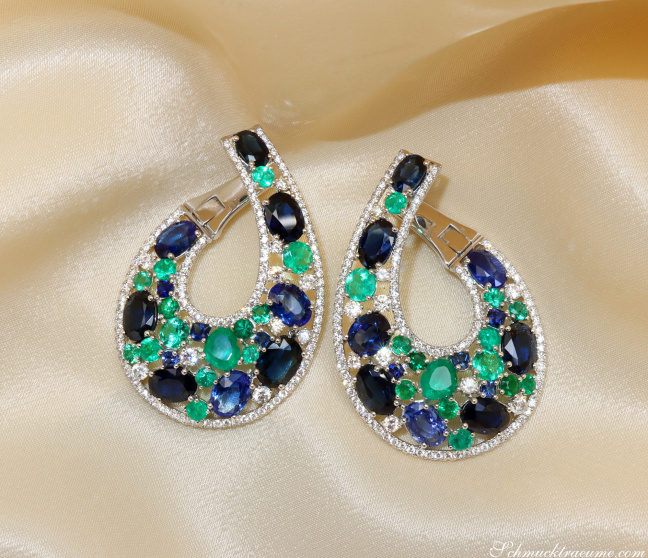 Fabelhafter Saphir Ring mit Smaragden und Brillanten