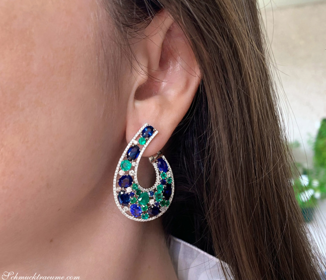 Luxuriöse Saphir Ohrgehänge mit Smaragden und Brillanten (20,56 ct.)