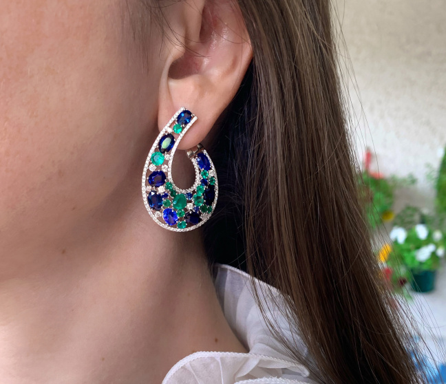 Luxuriöse Saphir Ohrgehänge mit Smaragden und Brillanten (20,56 ct.)