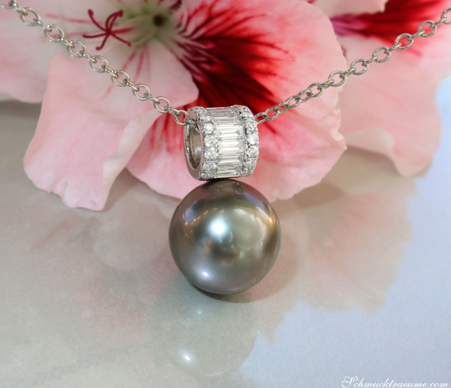 Eleganter Tahitiperle Anhänger mit Baguette Diamanten