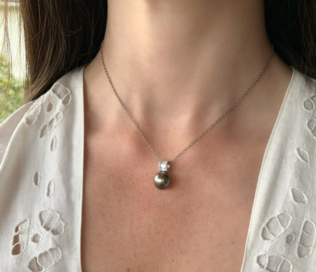 Eleganter Tahitiperle Anhänger mit Baguette Diamanten