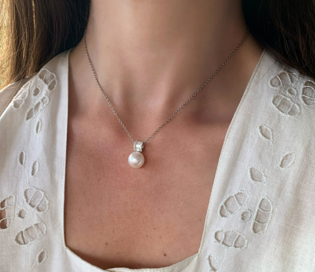Exquisiter Süßwasserperle Anhänger mit Baguette Diamanten